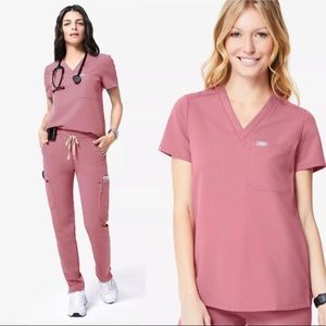 Mauve Figs scrub top xs